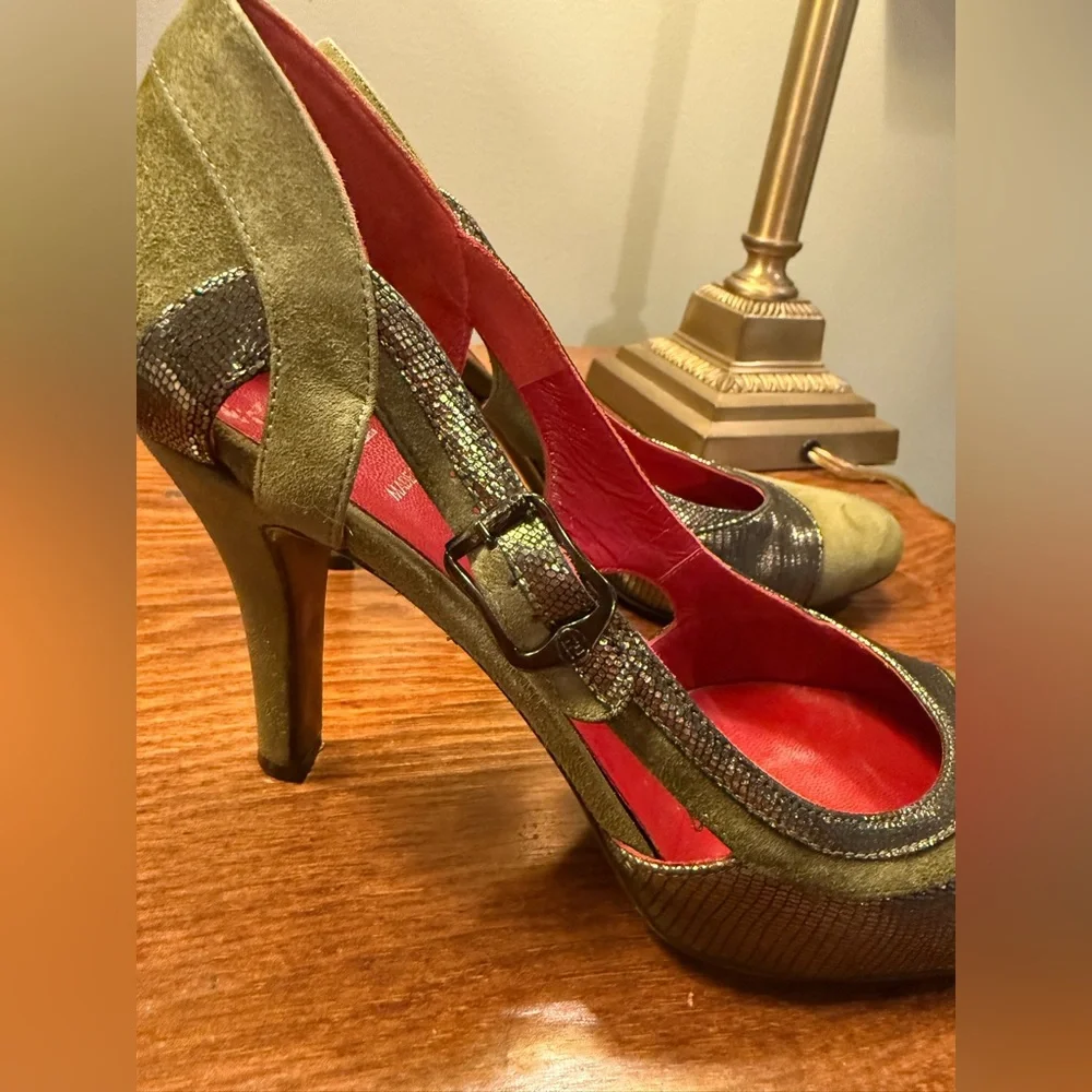 Fendi Green Suede Leather/Gold Metallic Cut Out 4” Pump Heels Size 38/8 $ - Picture 4 of 14
